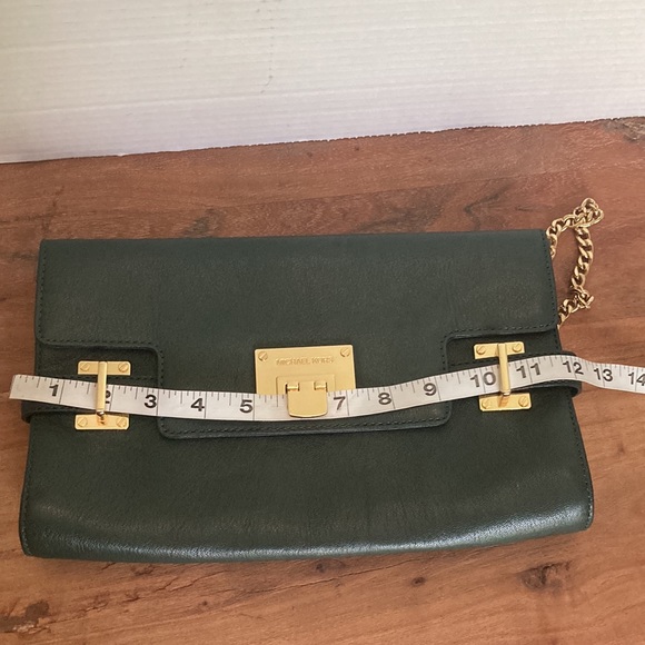 MICHAEL KORS LEADER CLUTCH  BAG